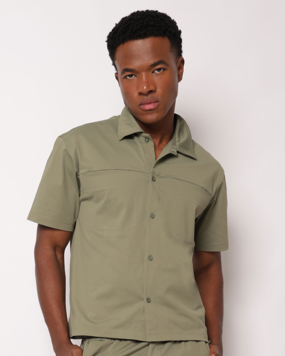 Camisa Masculina Bolsos Frontais Discretos Verde