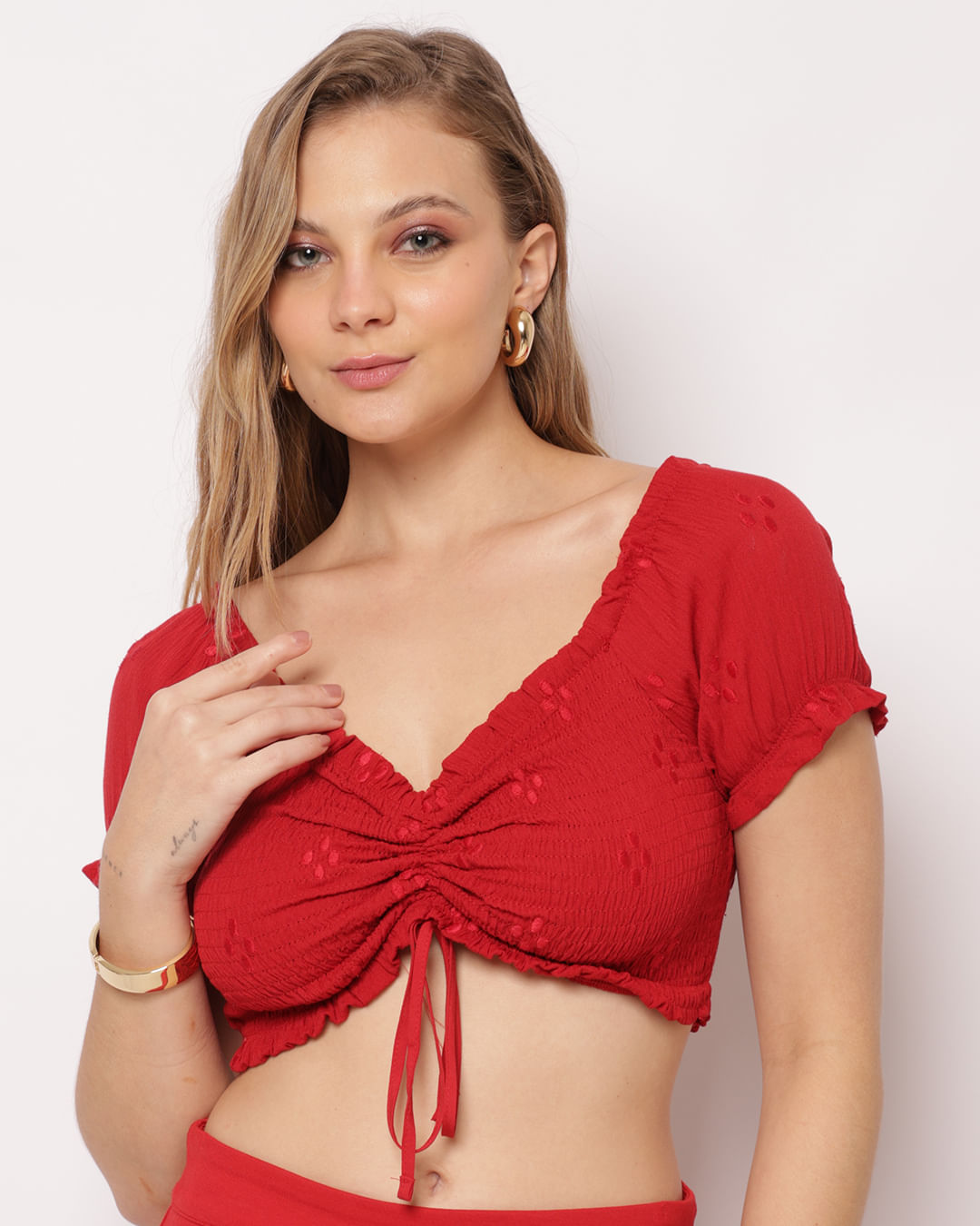Blusa Cropped Feminina com Franzido Texturizada e Manga Curta Vermelha