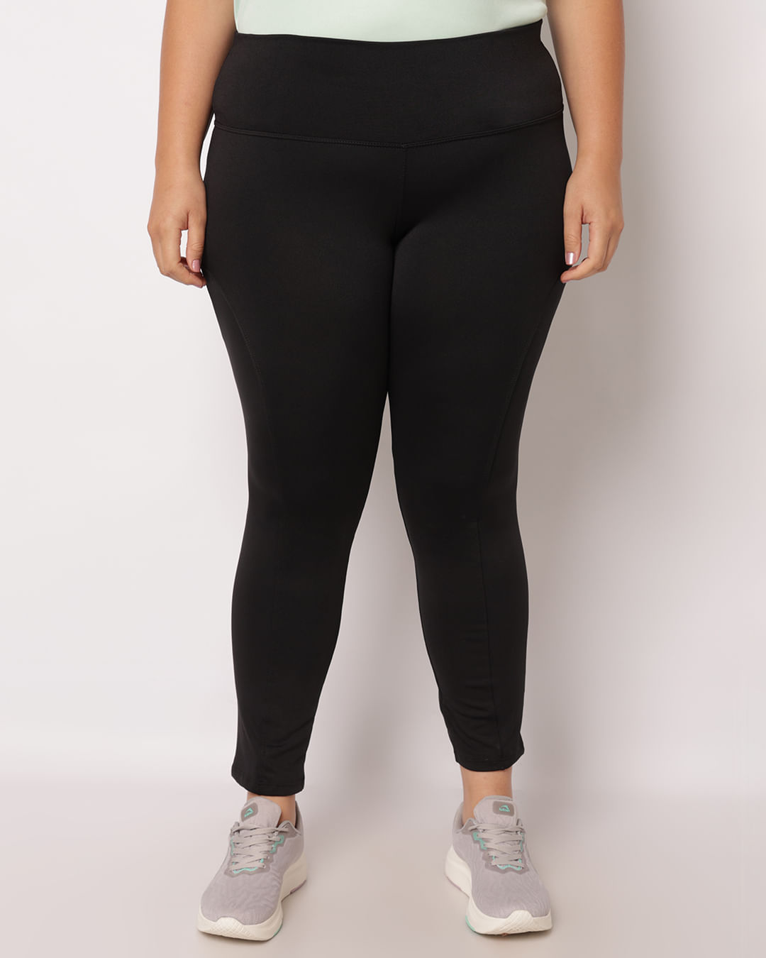 Legging-3021-Lisa-Com-Recorte-Plus---Preto