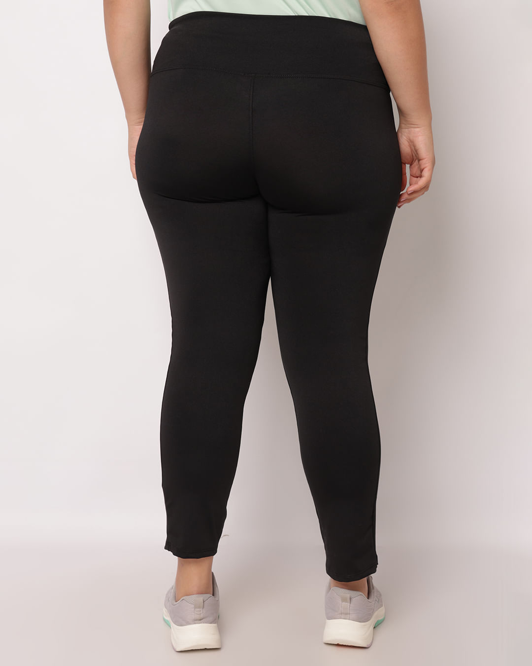 Legging-3021-Lisa-Com-Recorte-Plus---Preto