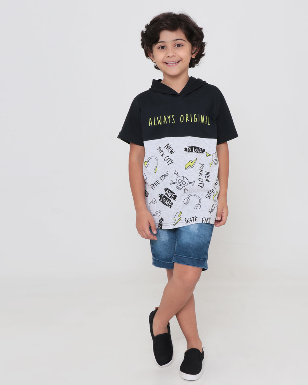Camiseta-Infantil-Com-Capuz-Estampa-Caveiras-Preta