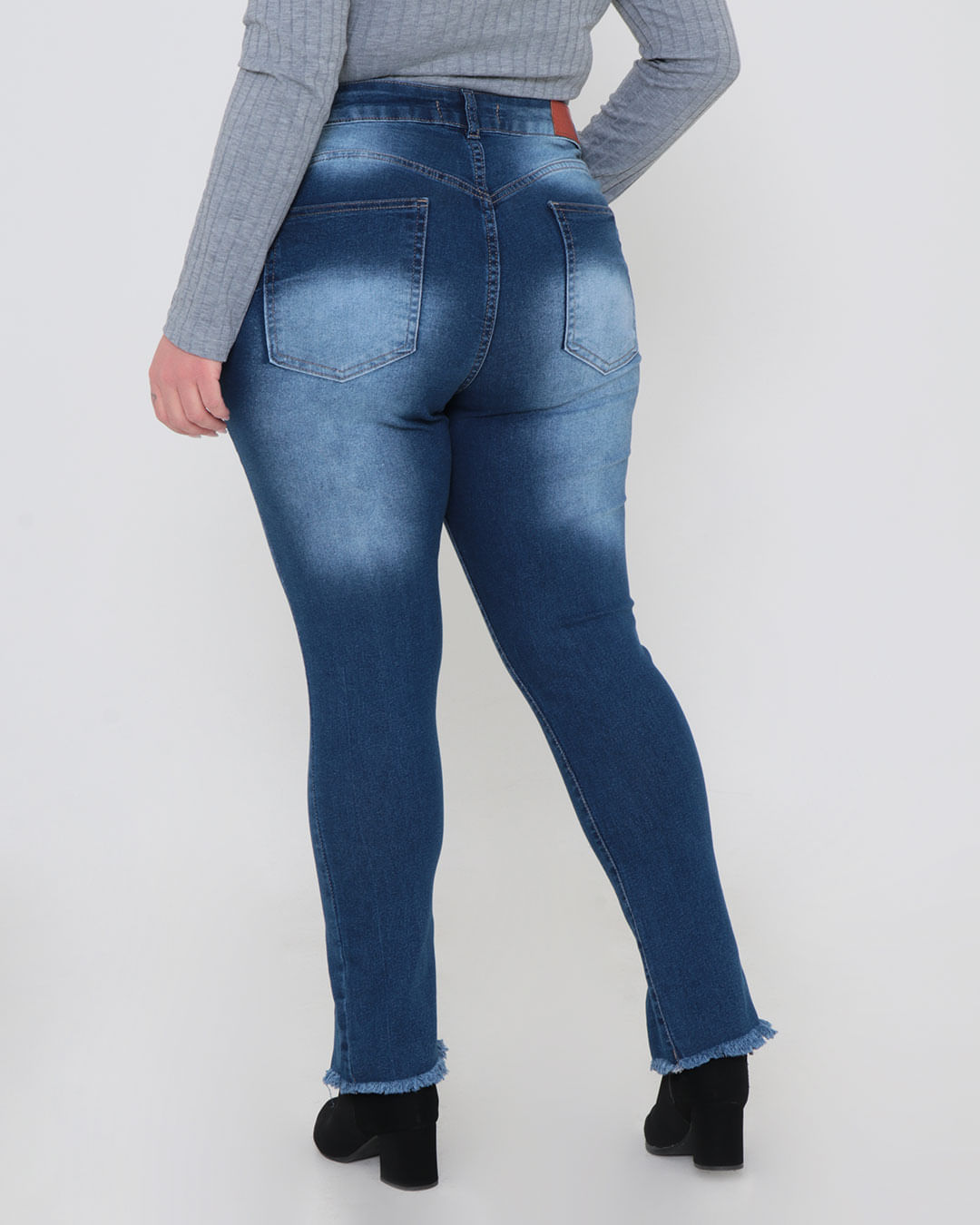 Calca-Jeans-Feminina-Plus-Size-Com-Nervura-Azul