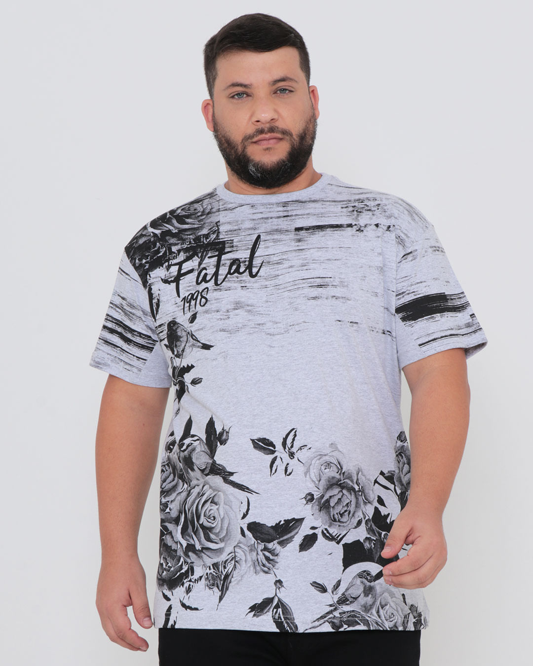 Camiseta-Plus-Size-Fatal-Estampa-Floral-Cinza-Claro