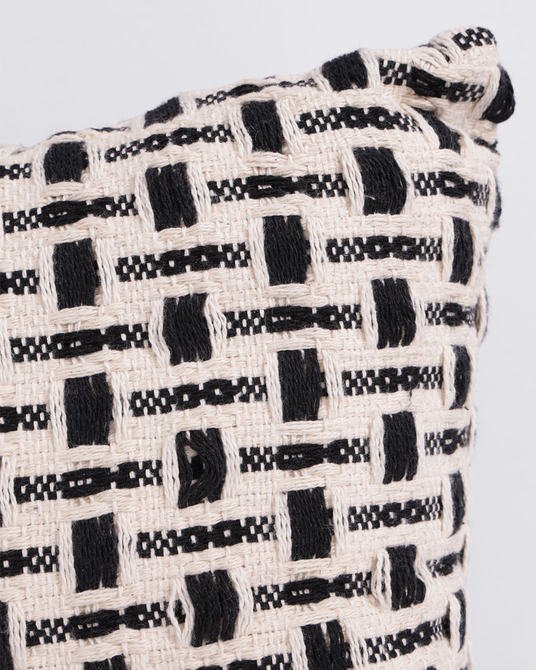 Almofada-Rustica-40x40-Tracos-Bco---Estampado