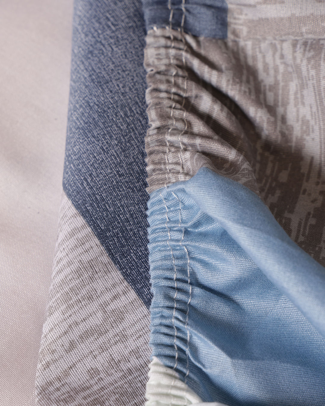 Lencol-Av-King-Microfibra-Moderno-Ver26---Marinho-Geometrico