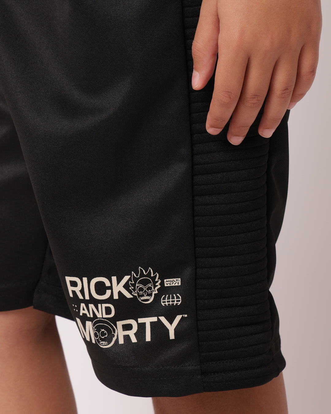 Bermuda-T45525-Hel-M-1016-Rick-E-Morty---Preto