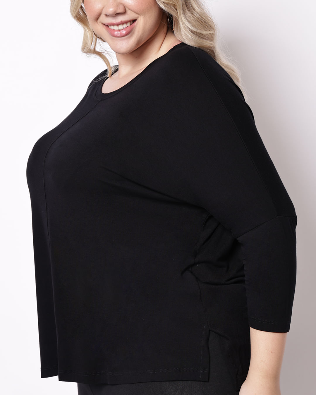 Blusa-40271-Mg-34-Deslocada---Preto