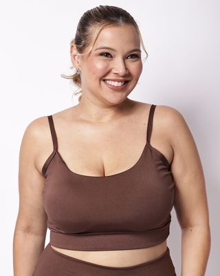 Top-002-Basico-Com-Bojo-Plus-Alca-Larga---Marrom