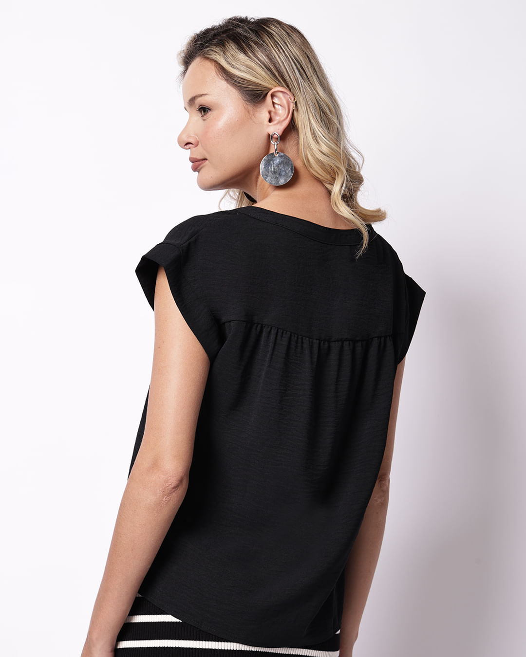 Blusa-Dec-V-Cey-Pr-430663---Preto