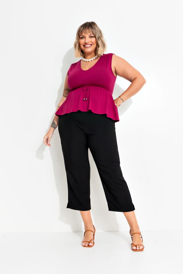 Calça Capri em Crepe com Elástico E Bolsos Preta G