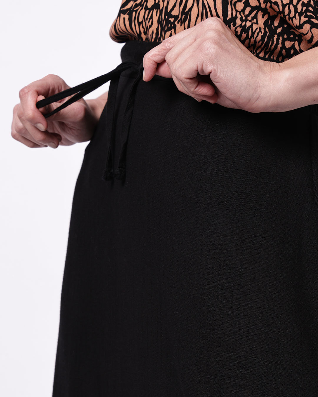 Saia-Midi-Linho-Pto-231545---Preto