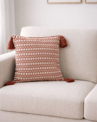 Almofada-Rustica-40x40-Pompom-Terra---Terracota