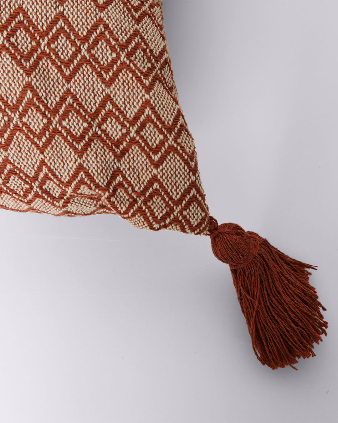 Almofada-Rustica-40x40-Pompom-Terra---Terracota