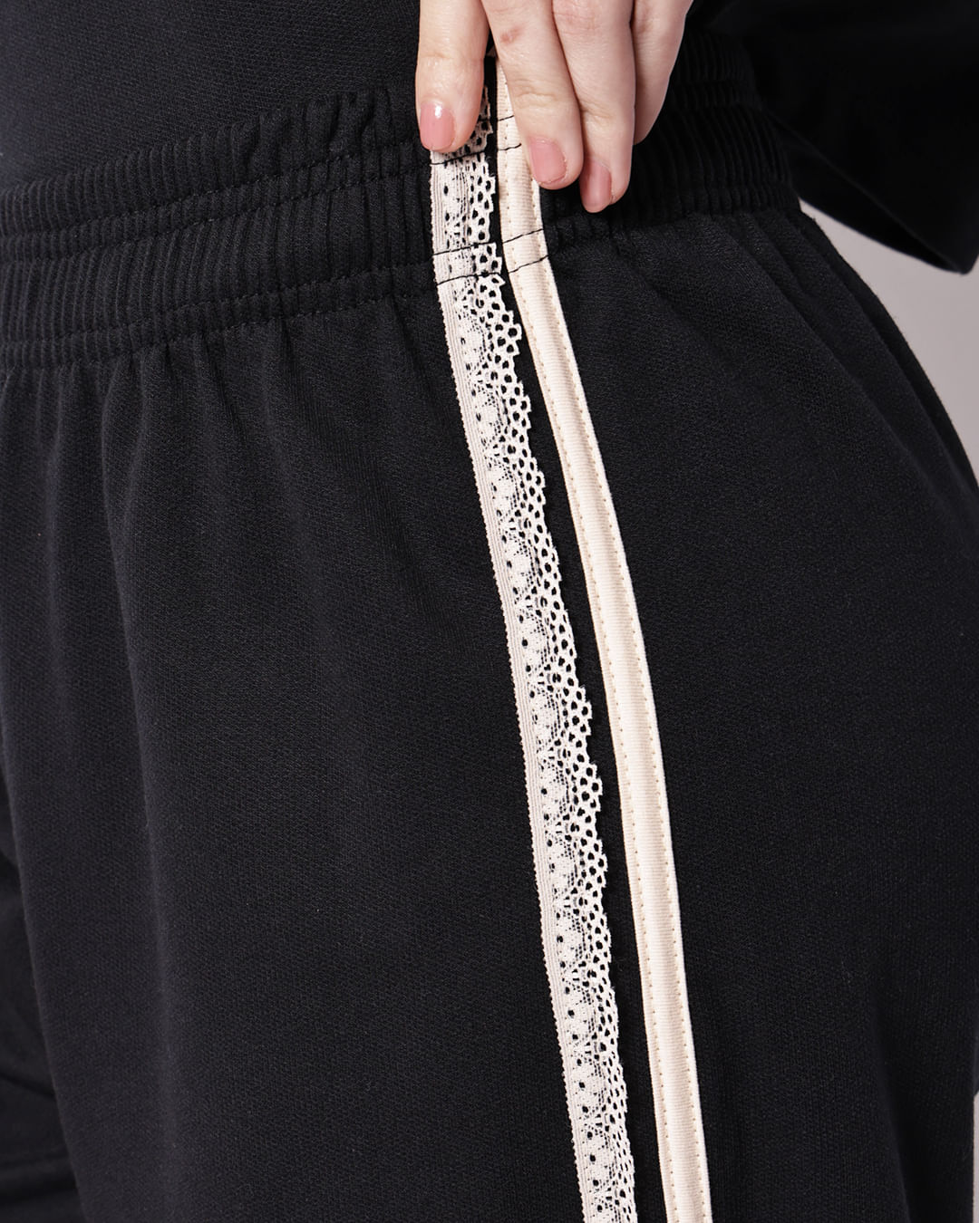 Calca-3007988-Detalhe-Renda-Pgg---Preto