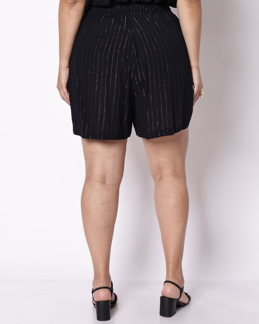 Shorts-231588-Crincle-Lurex-Pto---Preto