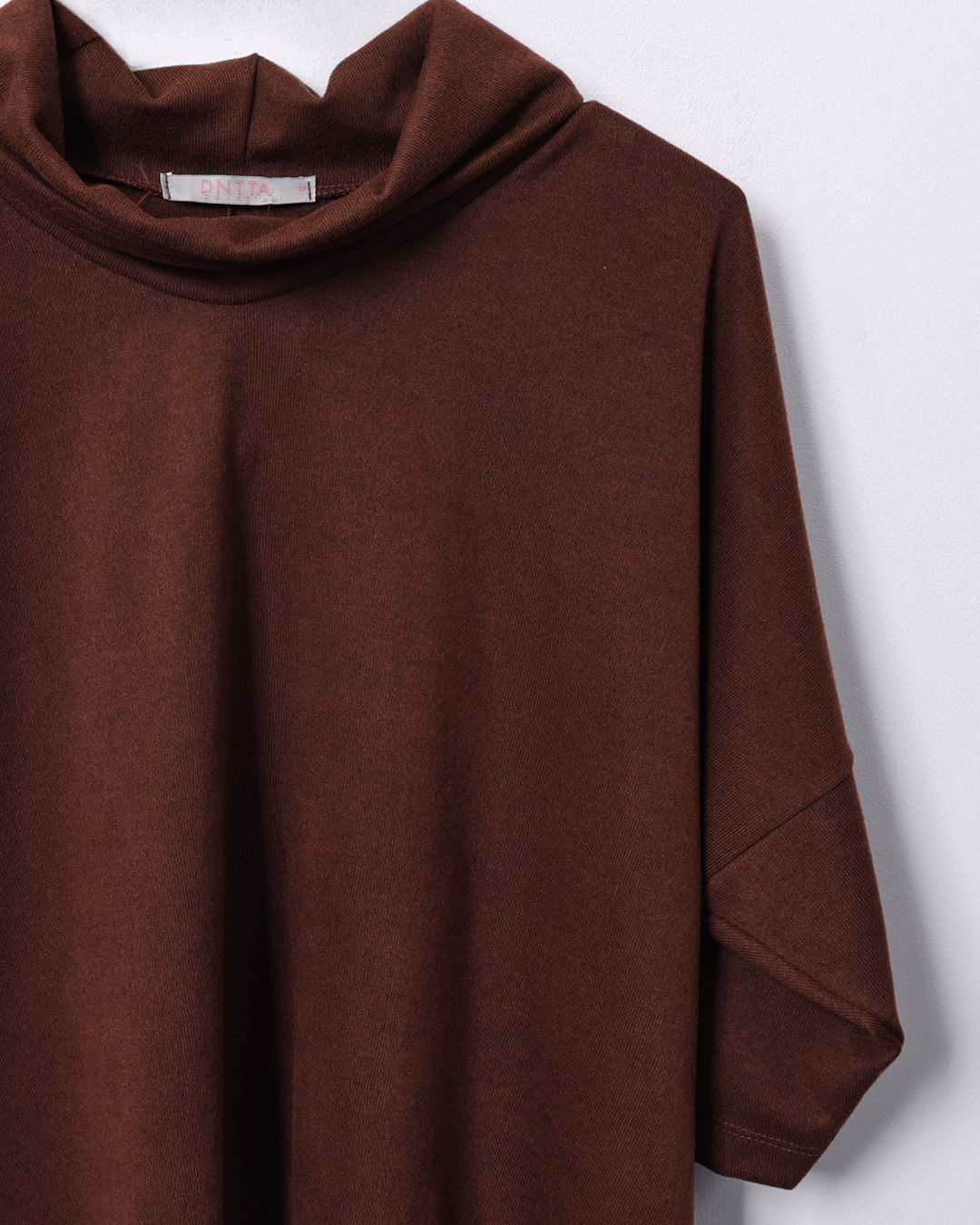 Blusa-Ombro-Desloc-Ampla-262084---Marrom