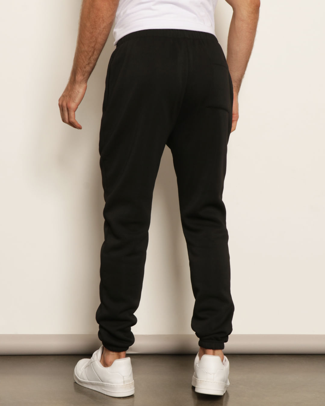 -Calca-Moletom-Masculina-Jogger-Peluciada-Com-Bolsos-Preta