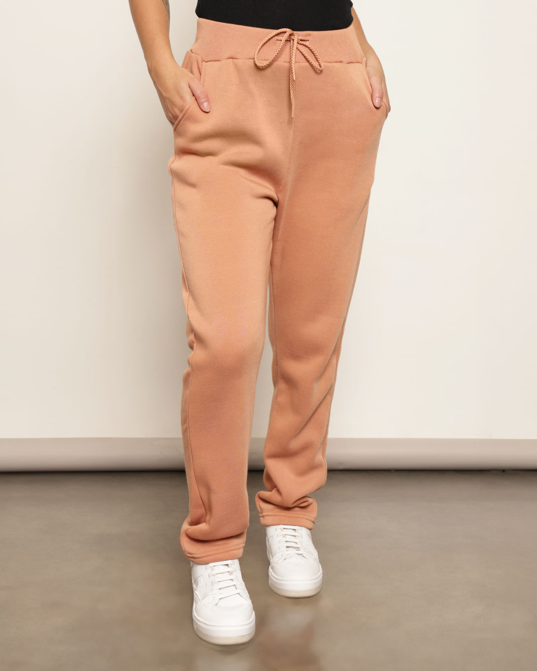 Calca-Moletom-Feminina-Peluciada-Reta-Com-Bolsos-Bege