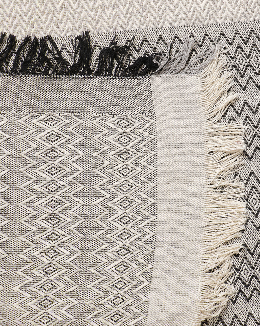 Manta-Sofa-Chevron-Paris-Cinzapreto---Bege
