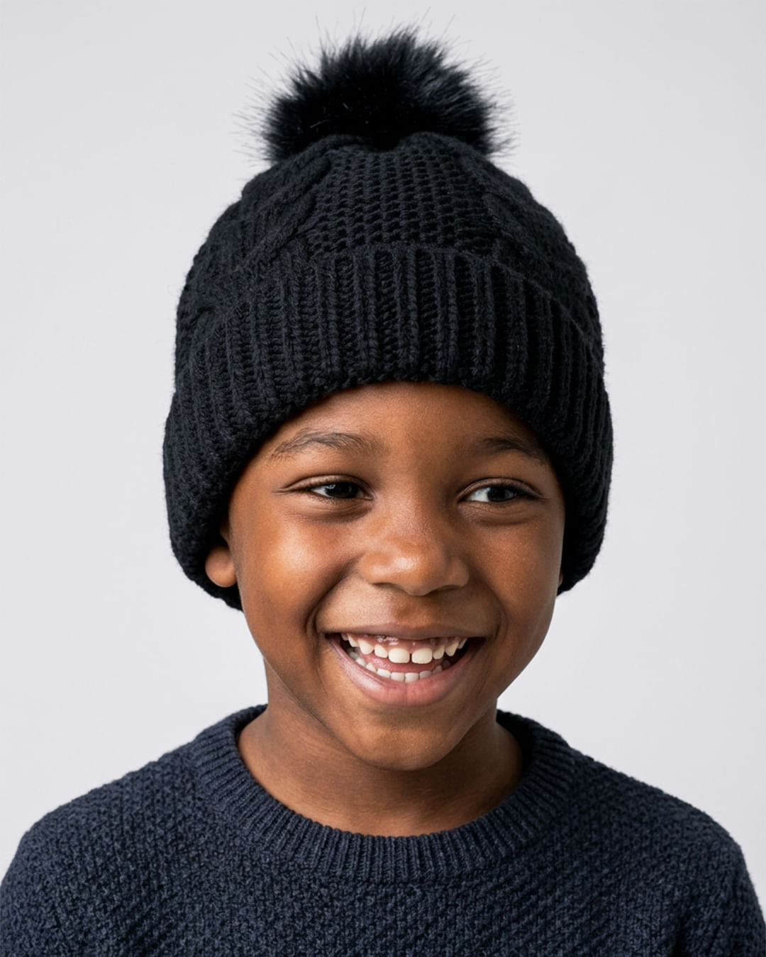 Gorro-25zm-007-Tranca-Pompom-Info-48---Preto
