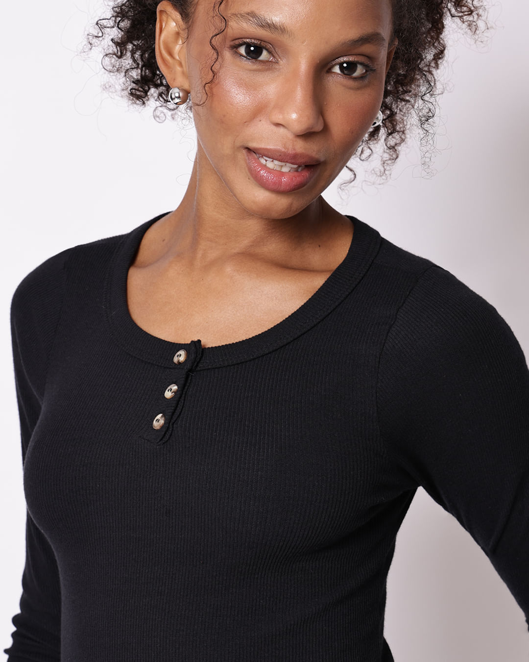 Blusa-Manga-Longa-A2180-Com-Peitilho---Preto