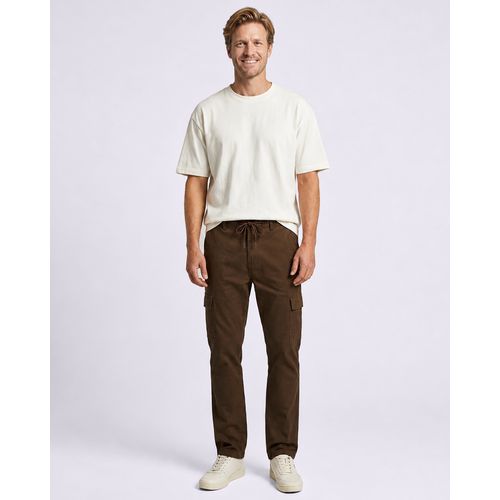 Calça Sarja Masculina Reta com Bolsos Cargo Marrom