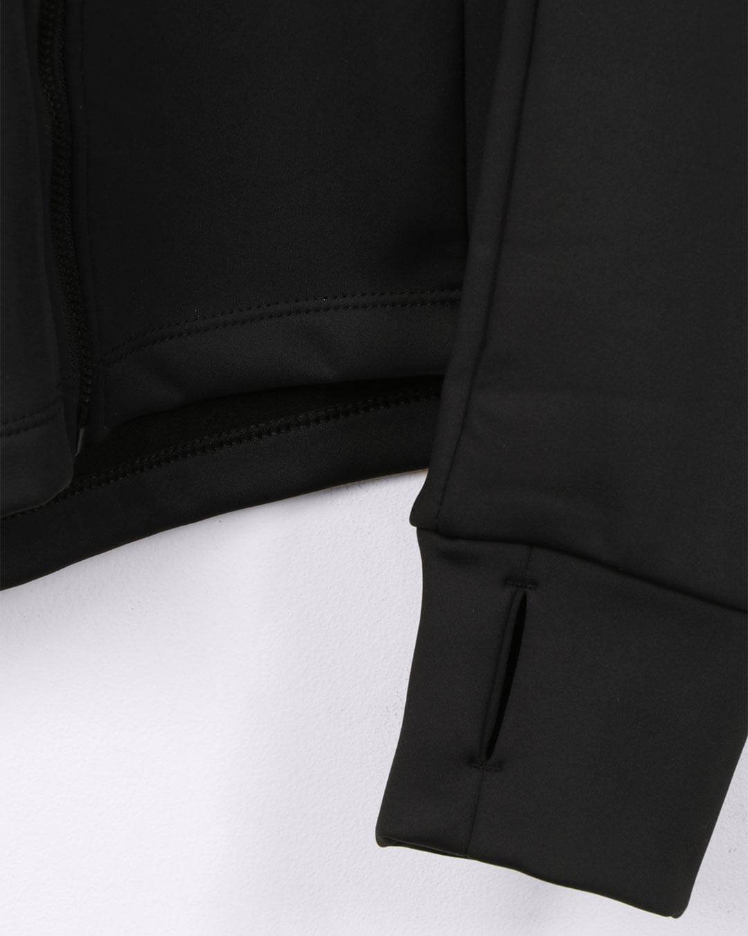 Blusa-Recorte-E-Detalhe-Manga---Preto