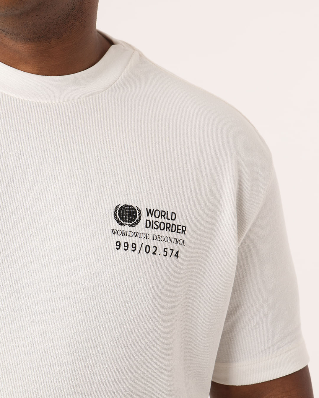 Camiseta-0402984-World-Off-Plus---Off-White