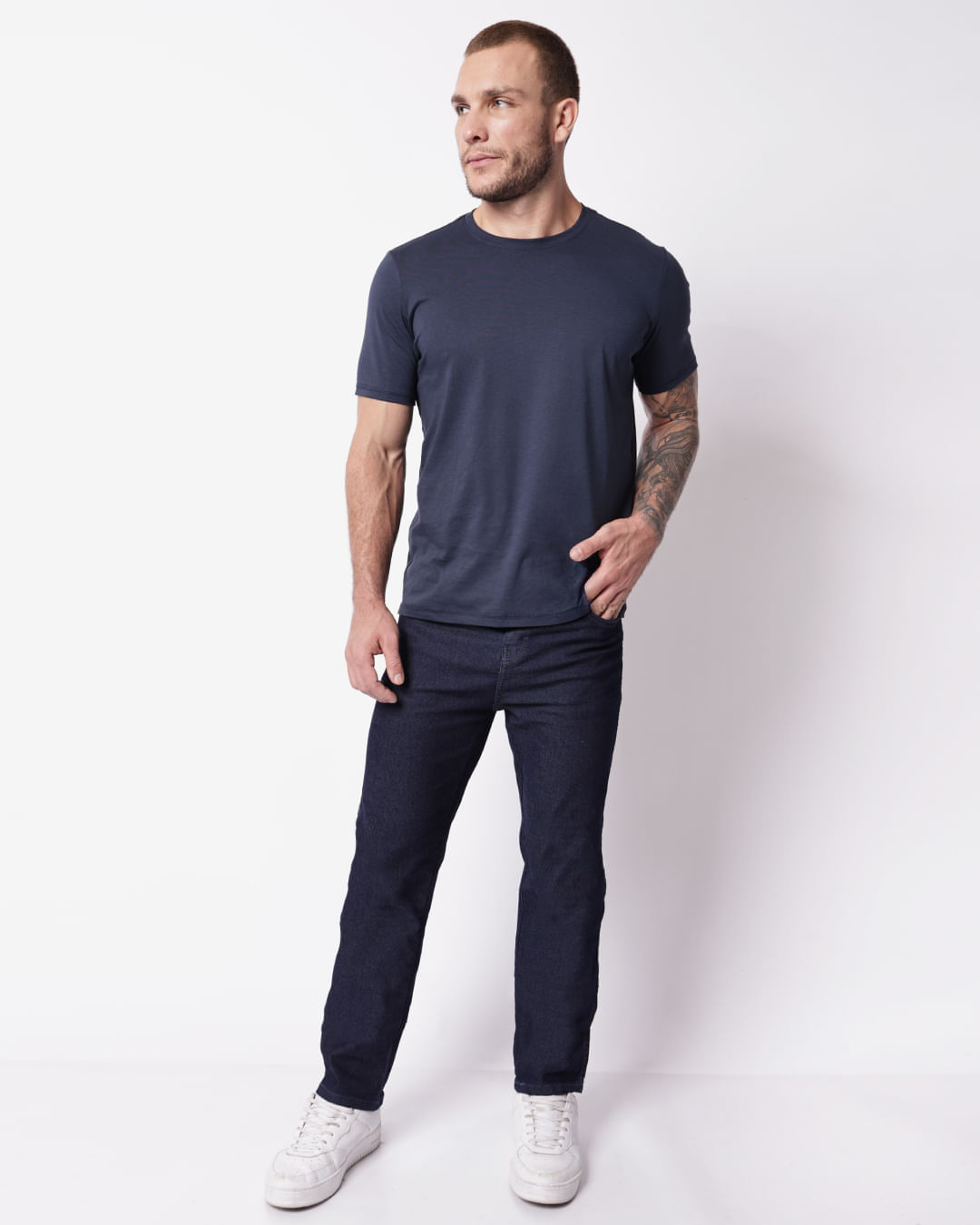 Calça Jeans Masculina Reta com Bolsos Azul Escuro