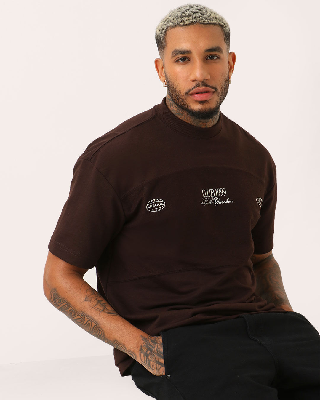 Camiseta Masculina Manga Curta com Estampa Marrom