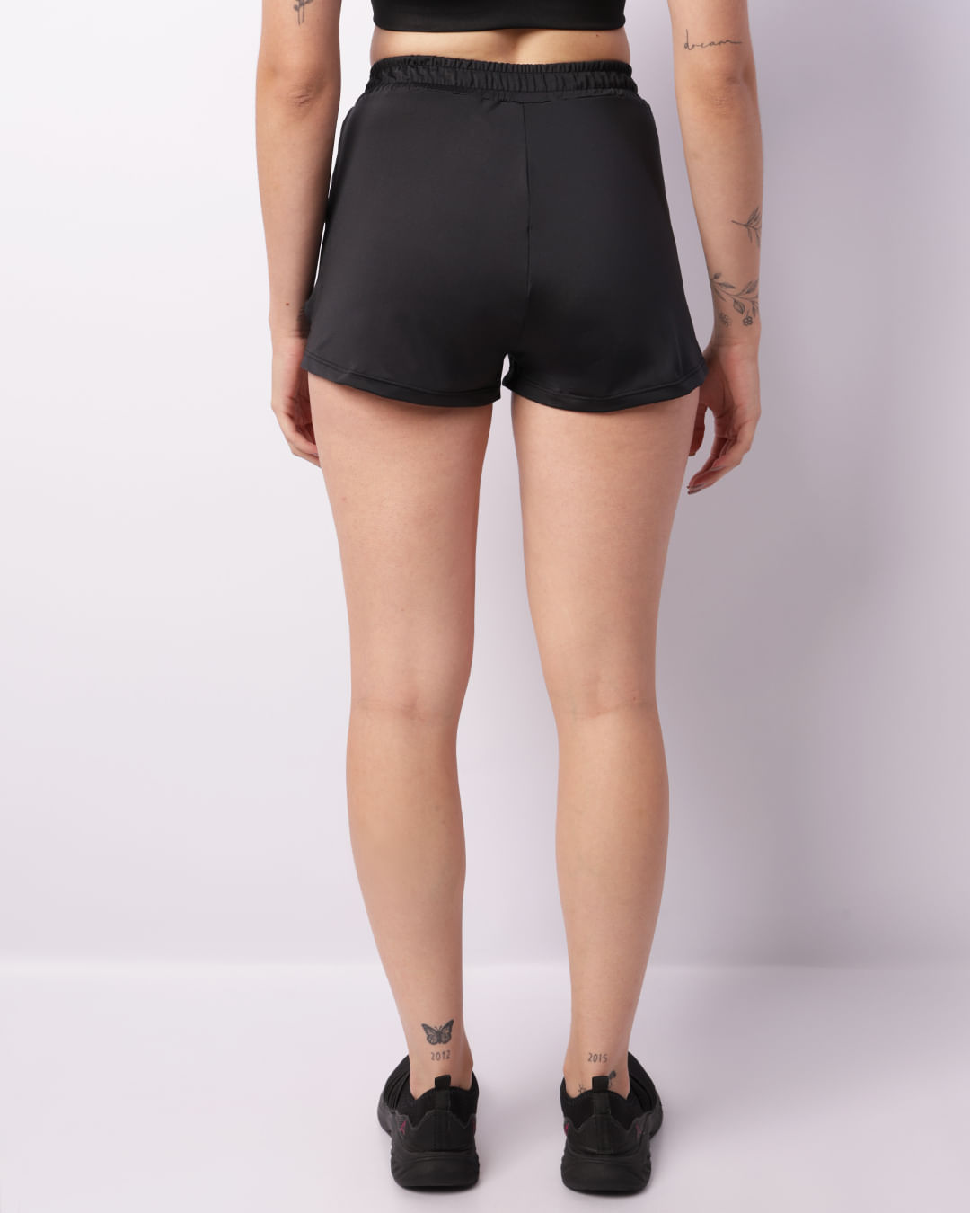 Shorts-Com-Bolso-Recorte-Lateral---Preto
