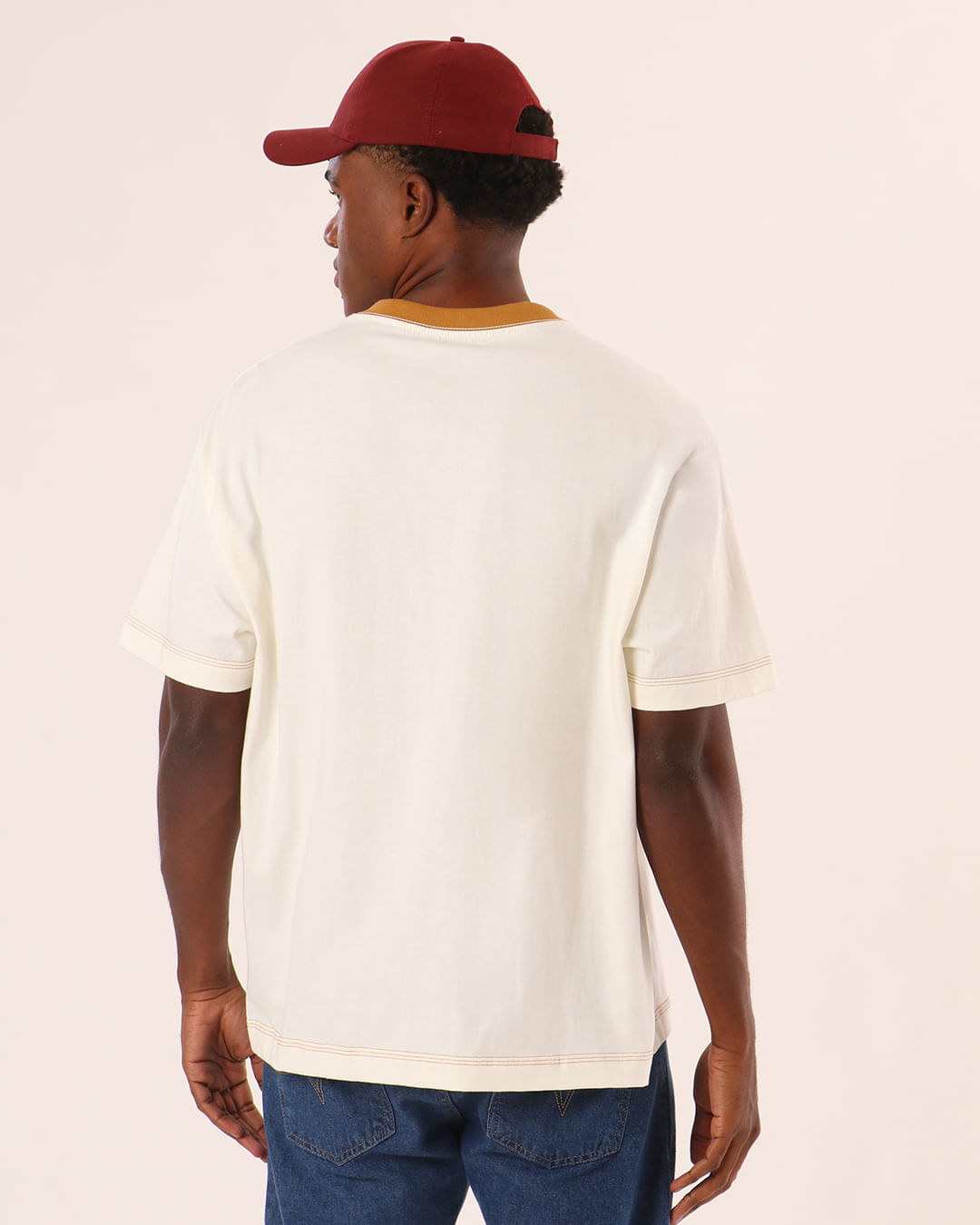 Camiseta-Soft-Toj038-Off-Cbordado-Ocre---Off-White