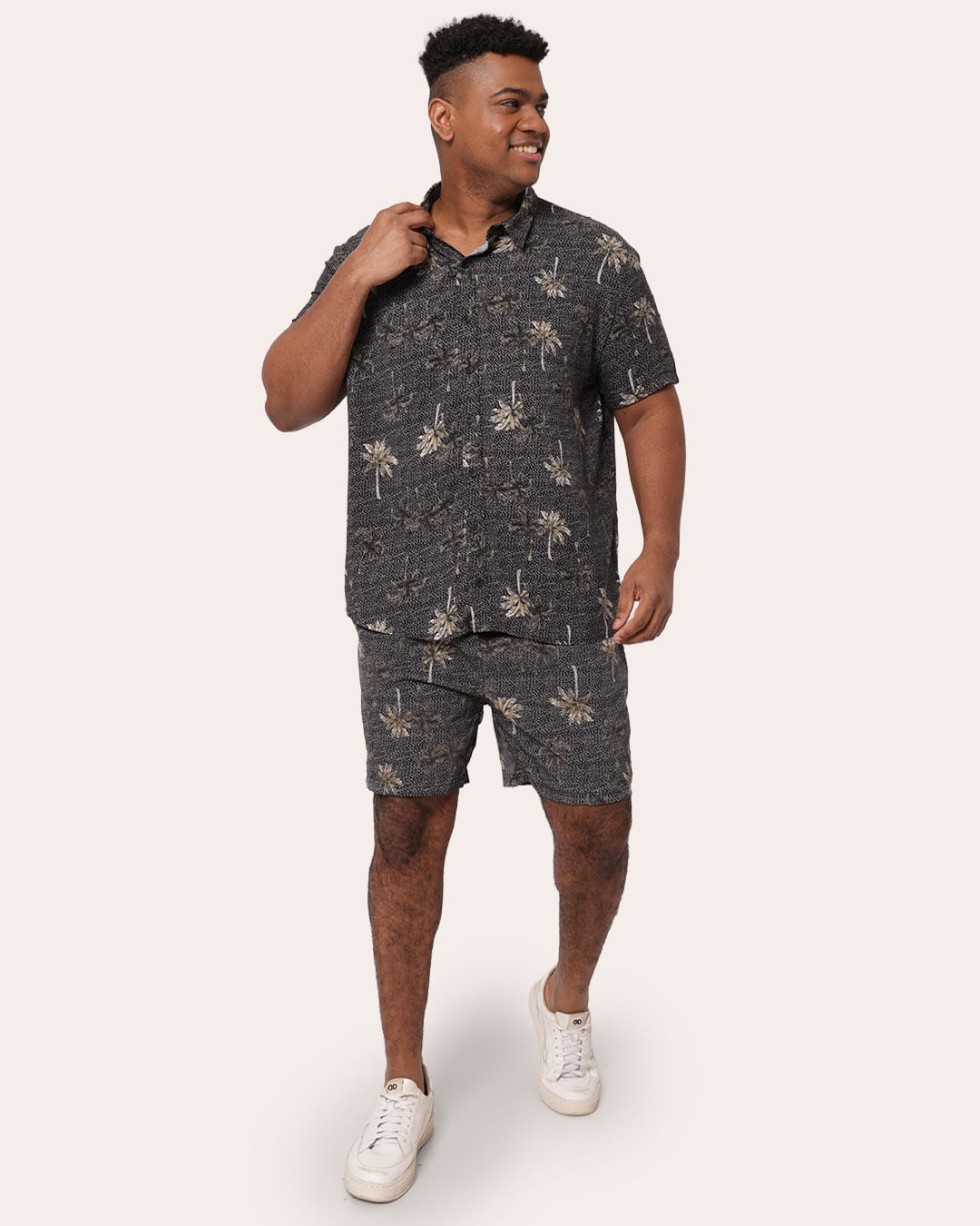 Bermuda Surf Plus Size Masculina com Bolsos Estampada Preta