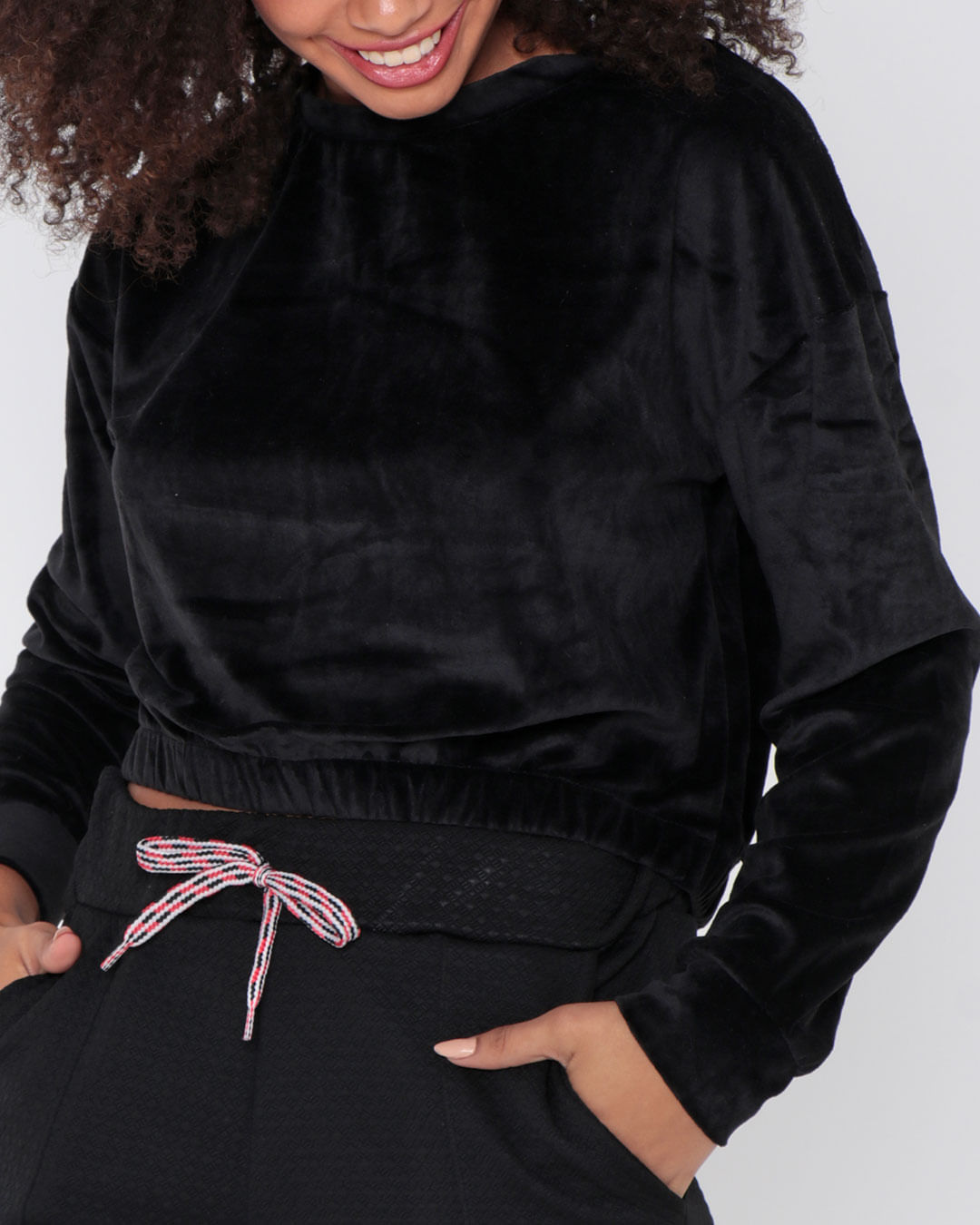 Blusa-Feminina-Plush-Manga-Longa-Cropped-Preta