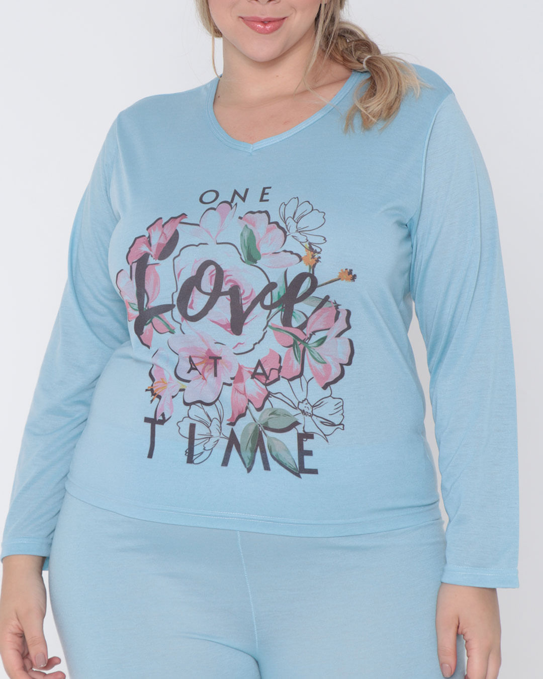 Pijama-Feminino-Plus-Size-Longo-Decote-V-Floral--Azul-Claro
