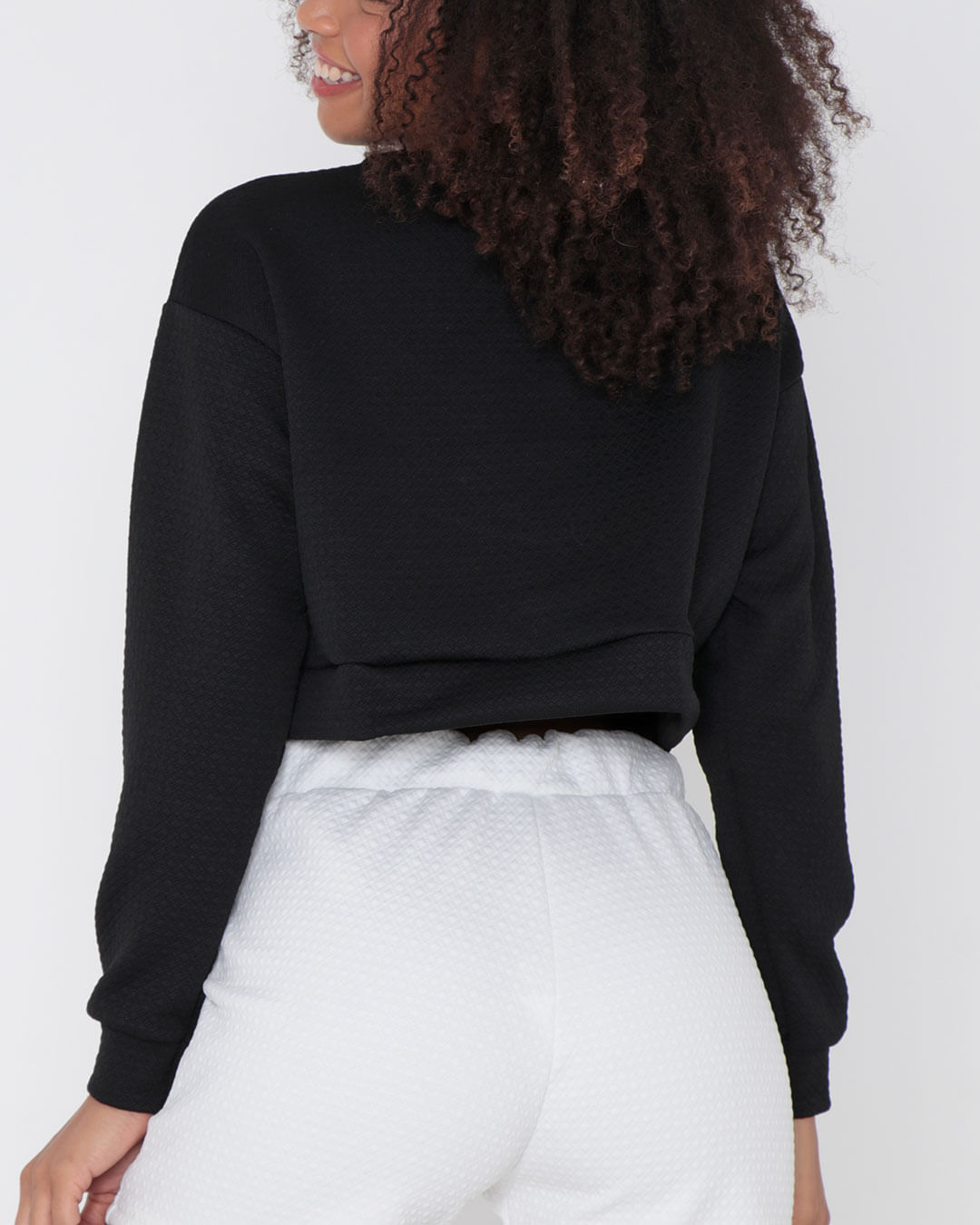 Blusa-Cropped-Matelasse-Bordada-Preta