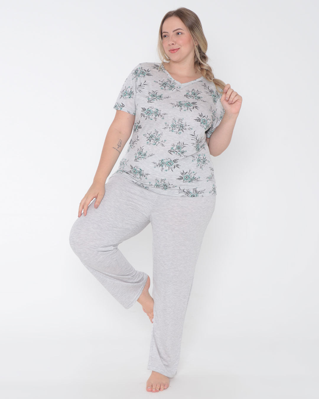 Pijama-Feminino-Plus-Size-Longo-Decote-V-Floral--Cinza-Claro