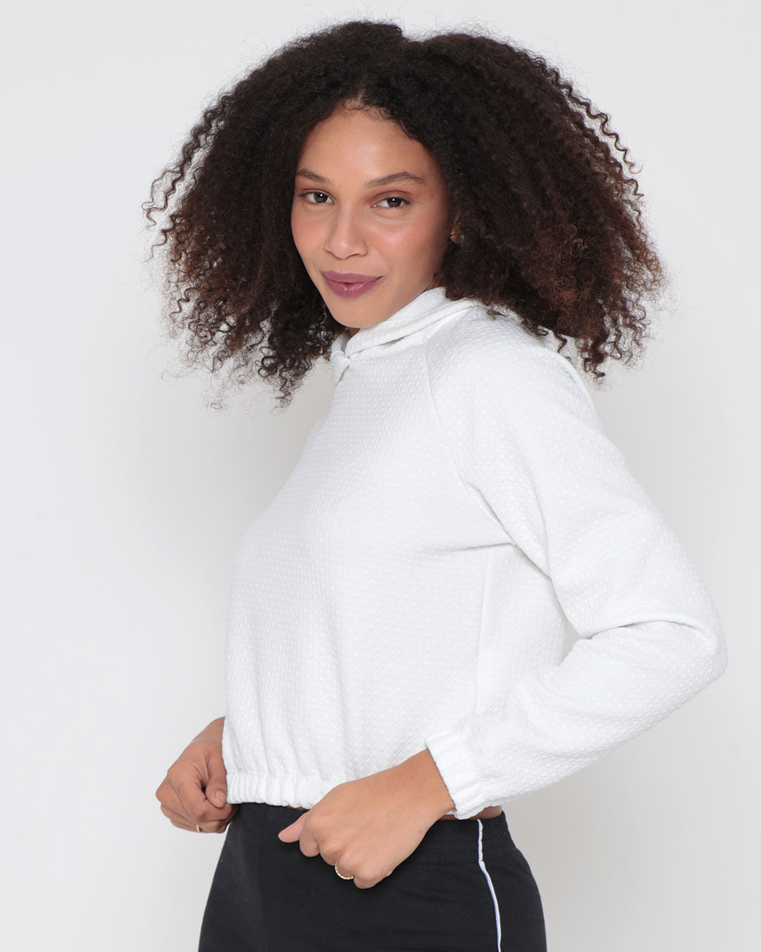 Blusa-Cropped-Com-Capuz-Matelasse-Trabalhado-Off-White