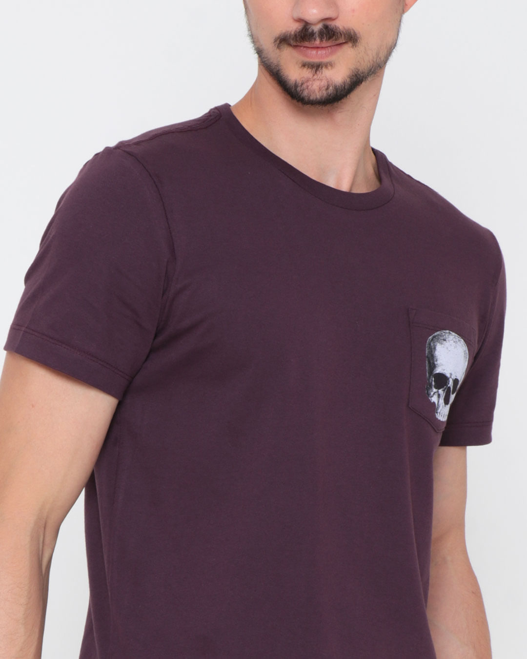 Camiseta-Masculina-Manga-Curta-Bolso-Caveira-Vinho