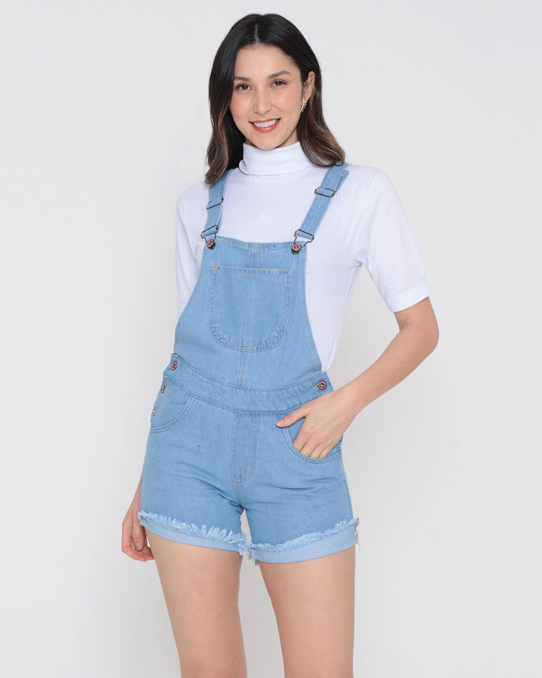 Jardineira-Jeans-Feminina-Barra-Desfiada-Azul-Claro