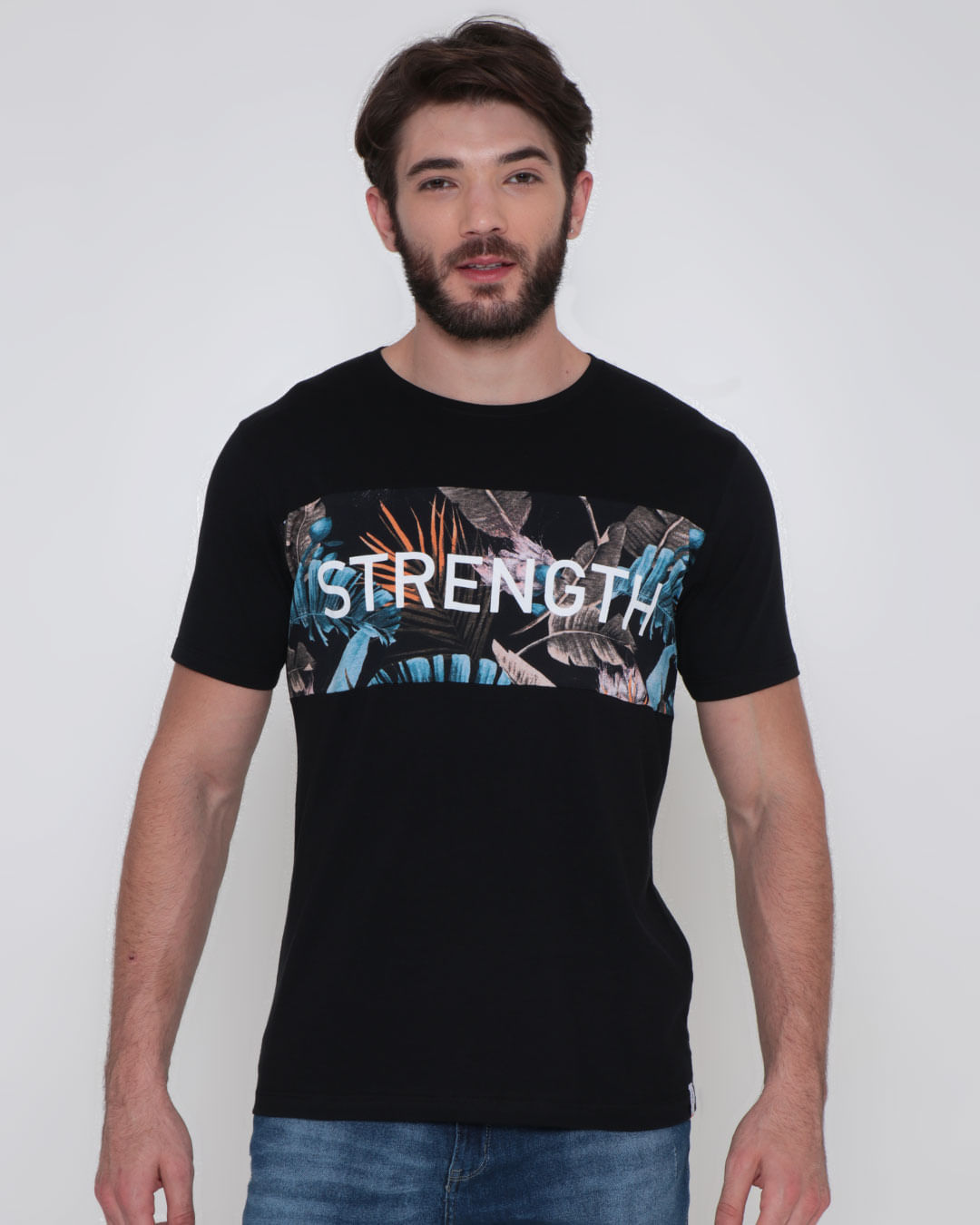 Camiseta-Masculina-Estampa-Strength-Preta