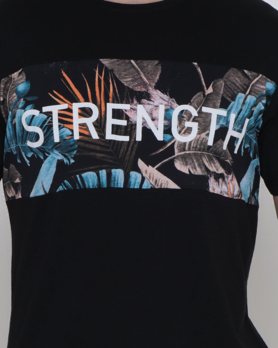 Camiseta-Masculina-Estampa-Strength-Preta