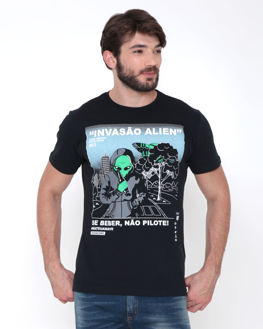 Camiseta-Estampa-Invasao-Alien-Overcore-Preta