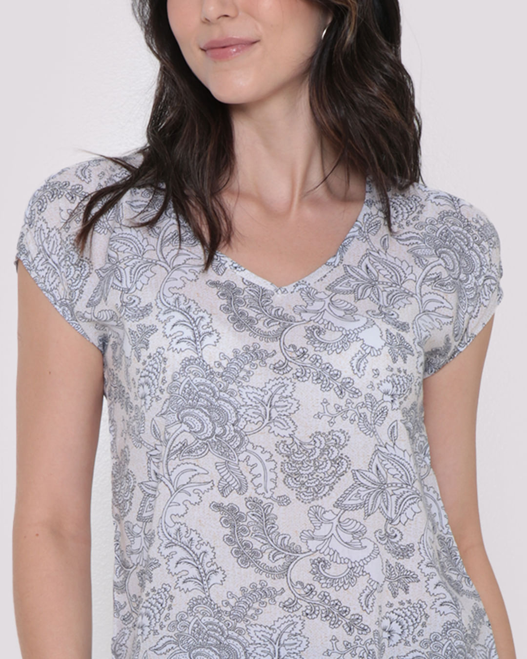 Blusa-Feminina-Viscose-Estampa-Floral-Bege-Claro-