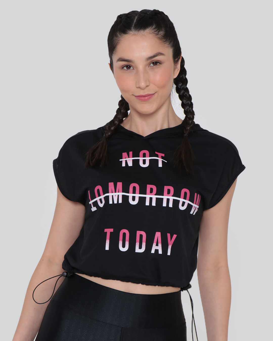 Blusa-Cropped-Fitness-Capuz-Preta