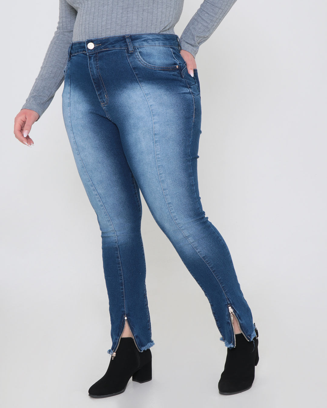 Calca-Jeans-Feminina-Plus-Size-Com-Nervura-Azul