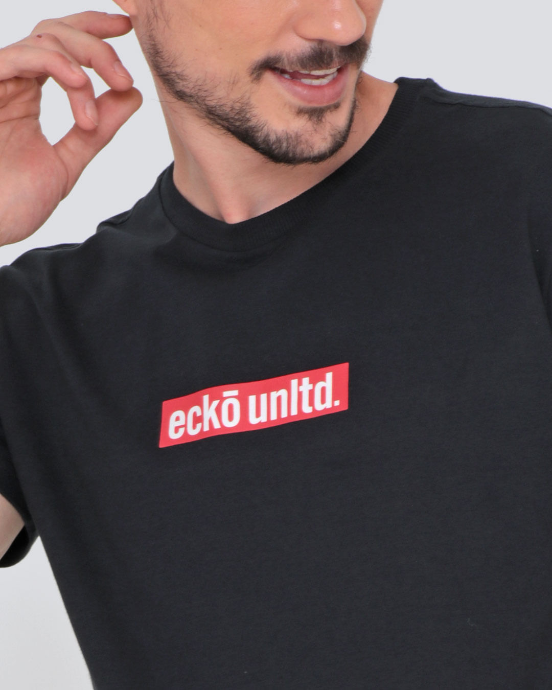 Camiseta-Manga-Curta-Estampa-Frontal-Ecko-Unltd-Preta