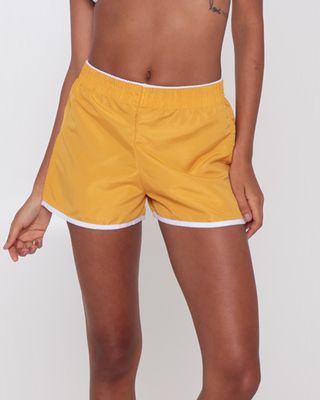 Short-Feminino-Praia-Liso-Mostarda-Medio