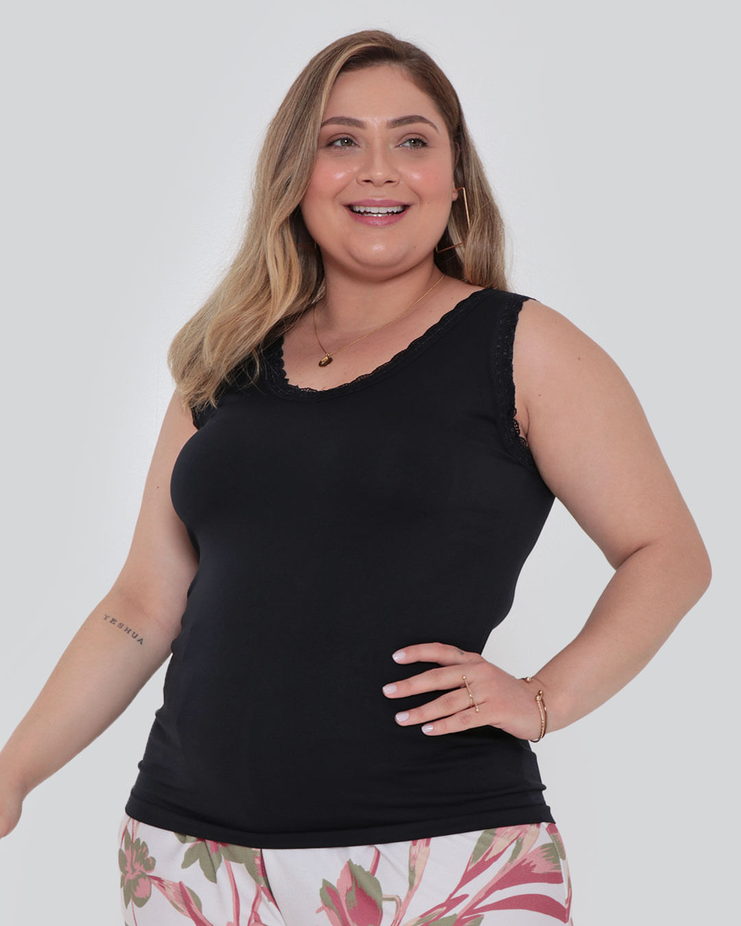 Regata-Feminina-Plus-Size-Sem-Costura-Renda-Preta