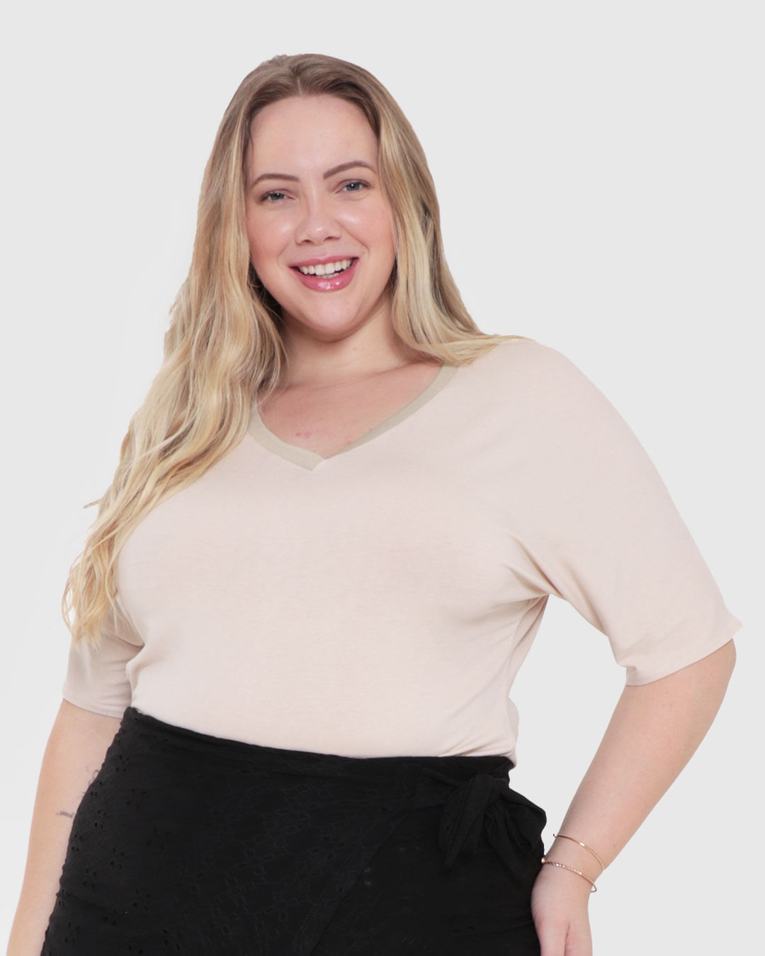 Blusa-Plus-Size-Viscose-Decote-V-Bege